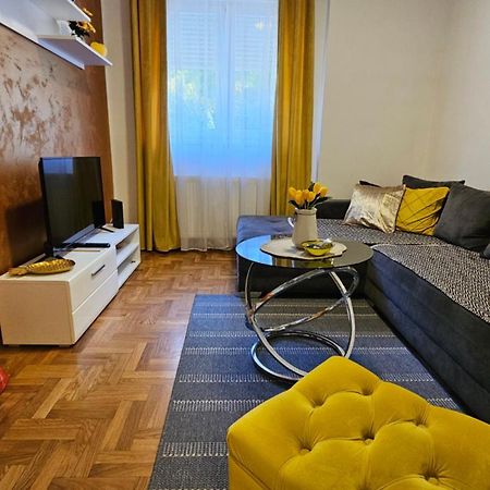 Apartman Sunflower Σρέμσκα Μιτρόβιτσα Εξωτερικό φωτογραφία