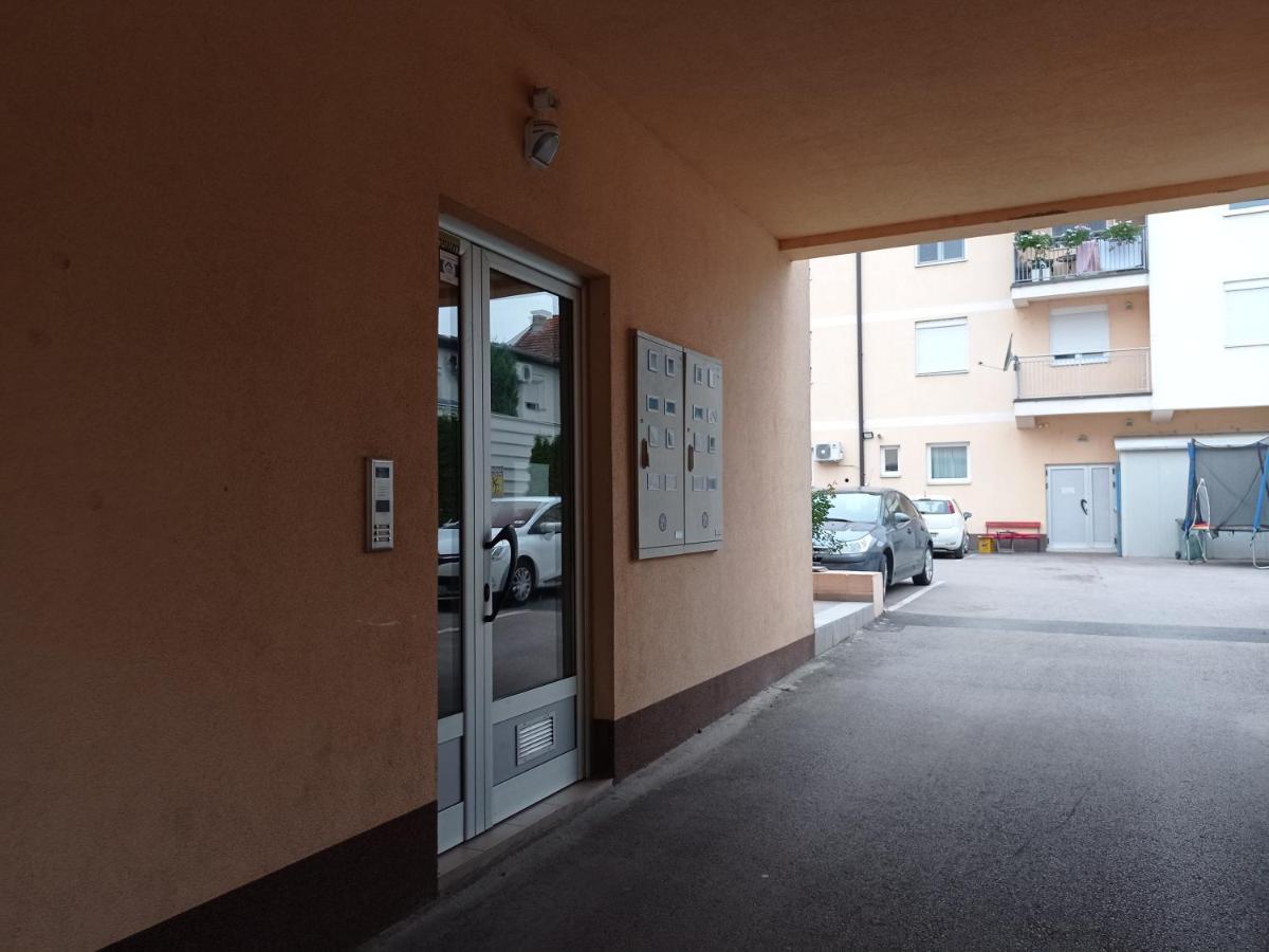 Apartman Sunflower Σρέμσκα Μιτρόβιτσα Εξωτερικό φωτογραφία