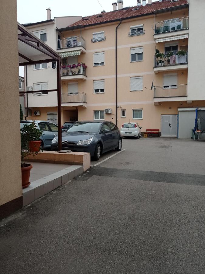 Apartman Sunflower Σρέμσκα Μιτρόβιτσα Εξωτερικό φωτογραφία