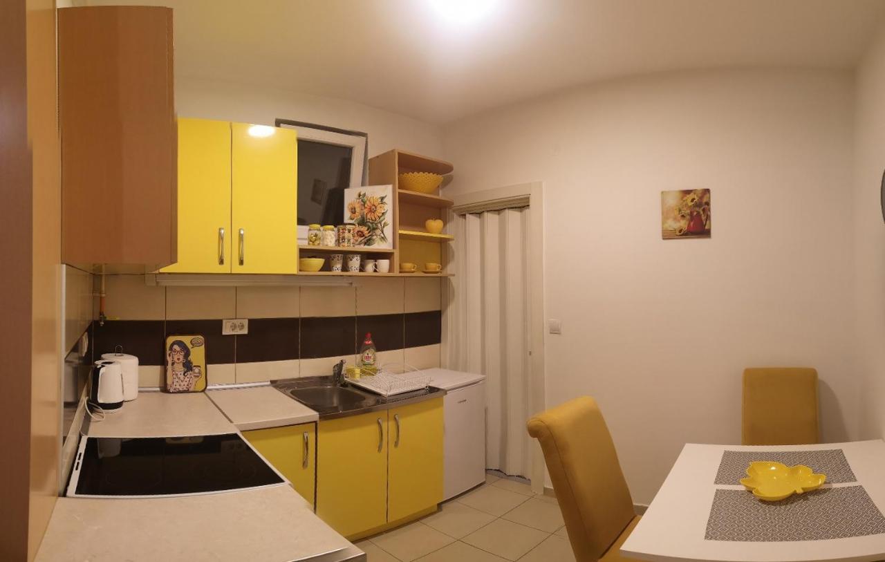 Apartman Sunflower Σρέμσκα Μιτρόβιτσα Εξωτερικό φωτογραφία